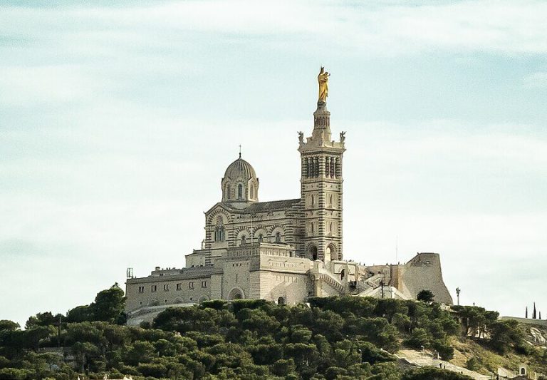 Marseille_-_Basilique_Notre-Dame_de_la_Garde Epgui_cc_Epgui_sur_wikimediza_commons