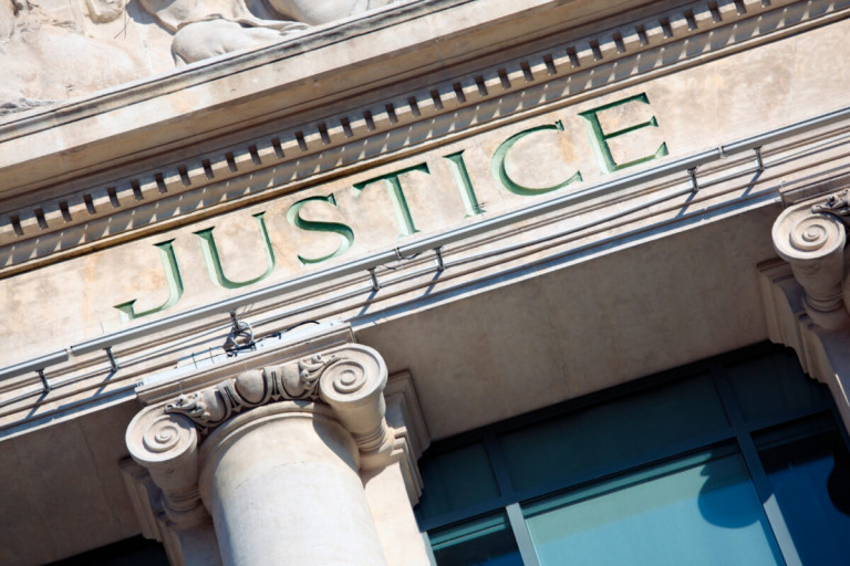 Justice_cc_kstudio_sur_freepik