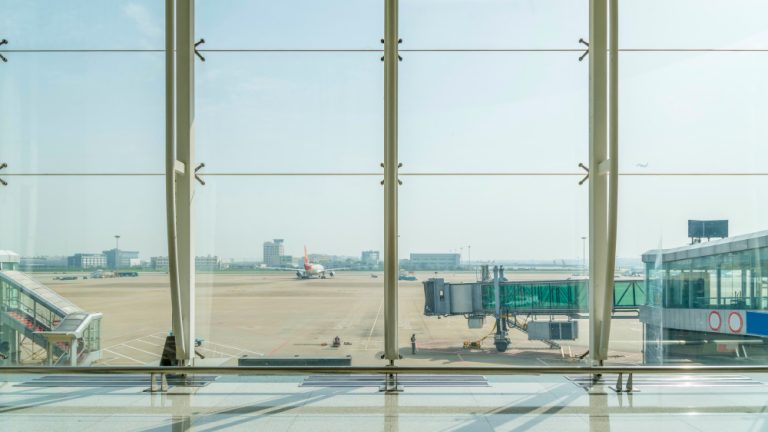airport-terminal-image by-4045-on-freepik