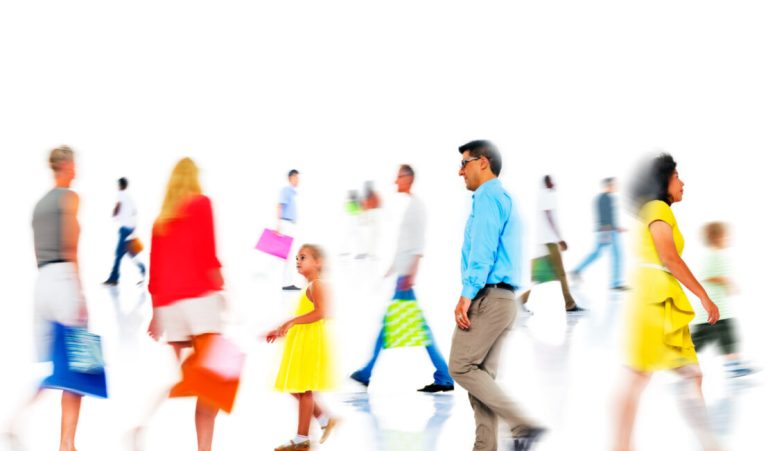 groupe_personnes_en_marche_image_de_freepik