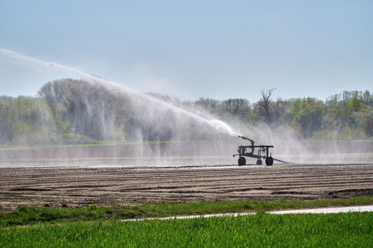 irrigation-ga5764b9ca_1280