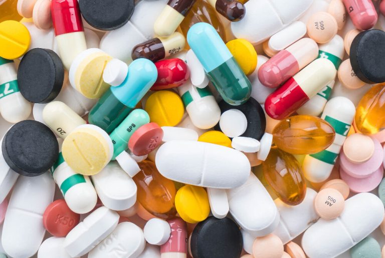 medicaments_cc_topntp26_sur_Freepik