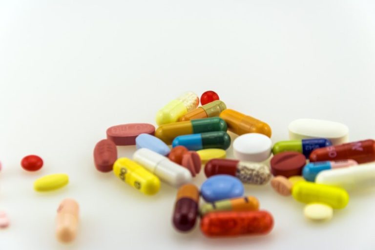 medicine-gae5b8abb8_1280